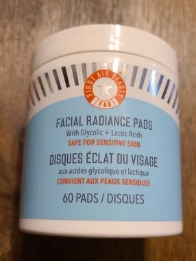 New First Aid Beauty Facial Radiance Pads with Glycolic + Lactic Acids  60 ct